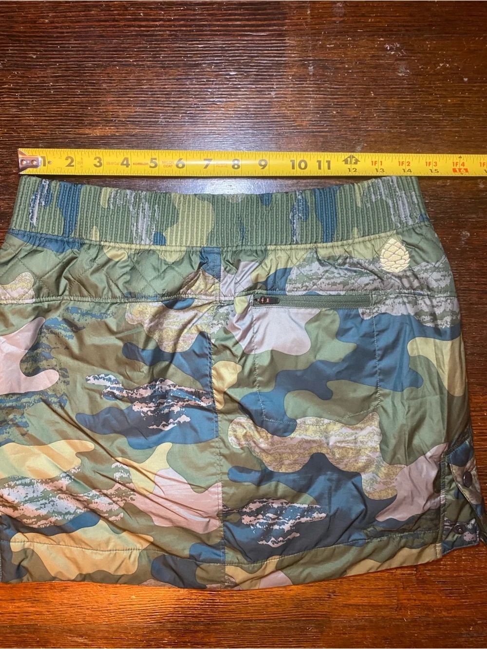 EUC Stio Skycrest Insulated Green Neutral Camo Quilted Snap-Front Skirt Mini
